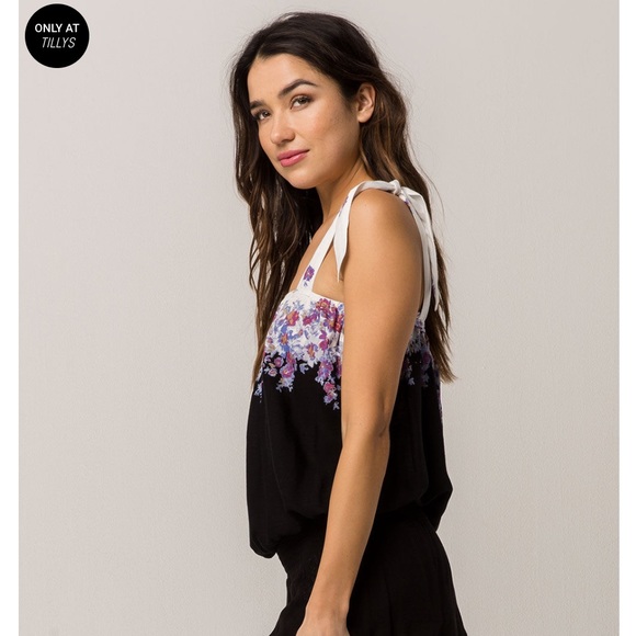 NWT O'Neill Fable Cold Shoulder Top - Picture 3 of 6